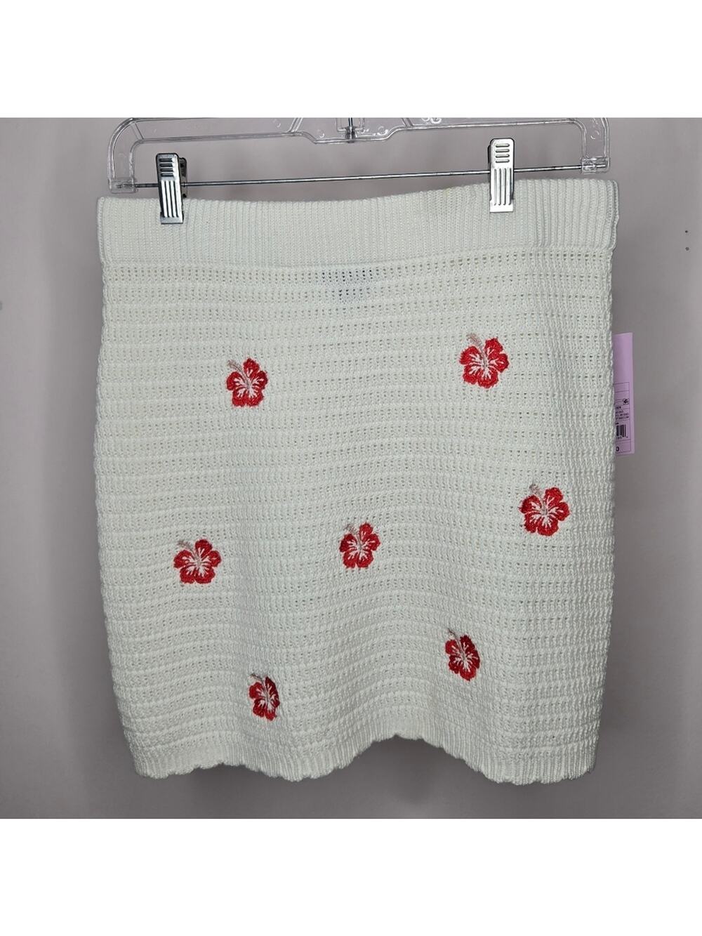 NWT Wild Fable White Knit Skirt with Red Floral Accents Size M